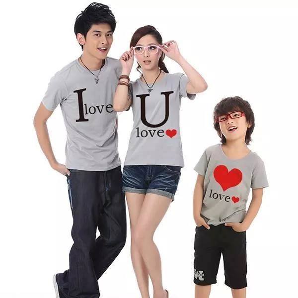 màu áo thun gia đình In chữ “I LOVE U”